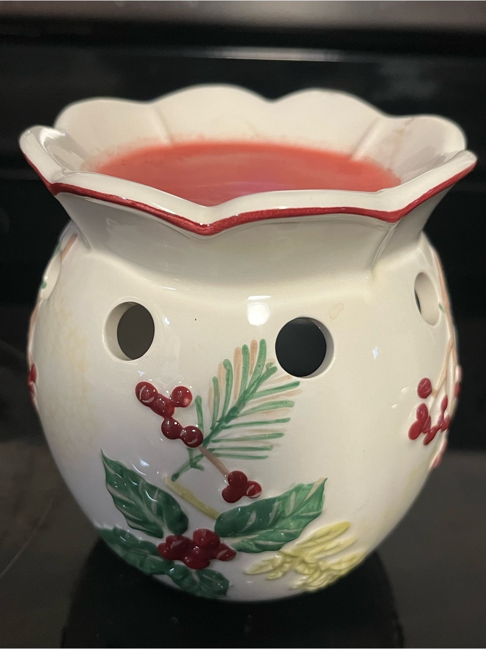 Yankee Candle White Ceramic Holiday Wax Warmer with Red Trim
